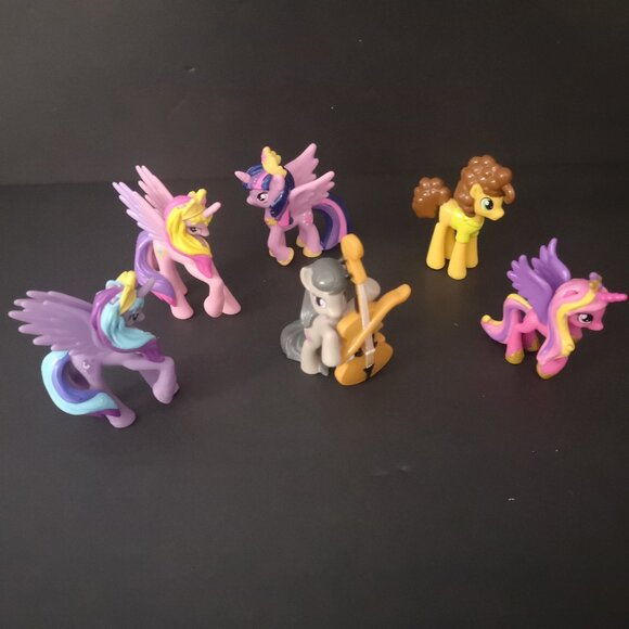 A Collection of 6 Various My Little Pony Figurines Approximate 2" - Picture 1 of 10